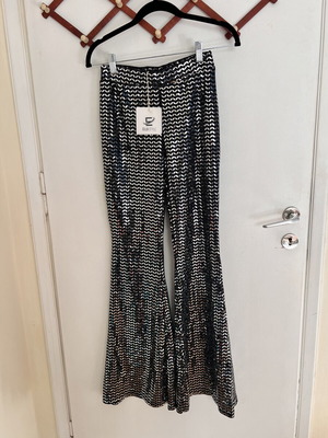 New Style pants small XS with wide legs new