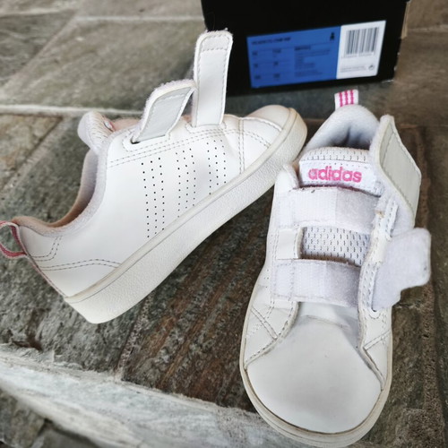 Adidas kids' shoes size 25 like new, white athletic