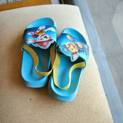 Children's slippers new in very good condition