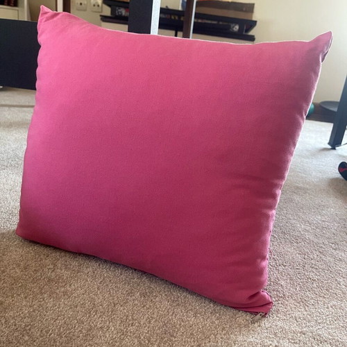 Decorative sofa pillow 40x40 with zipper like new, with filling