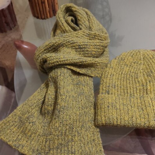 Knitted hat and scarf set new in light olive-yellow color