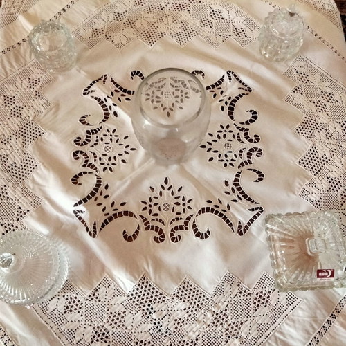 Handmade tablecloth with knitted corners and cut lace 110x110 new