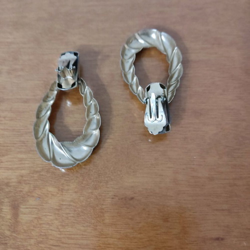 Vintage earrings with clips, long, gold color, excellent condition