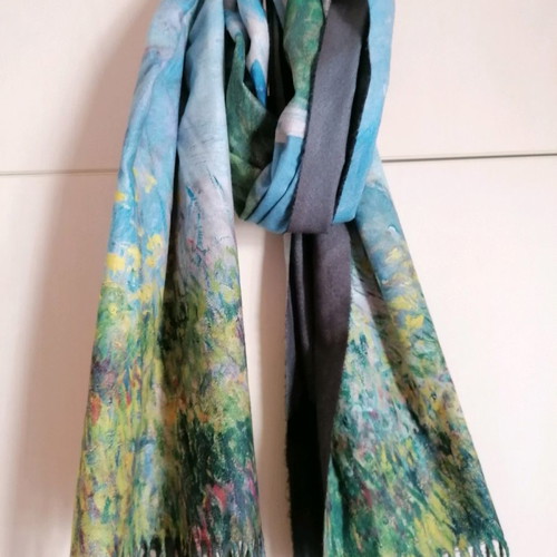 Pashmina and gloves set new