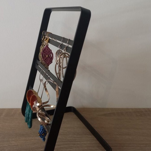 Metal jewelry stand like new, black