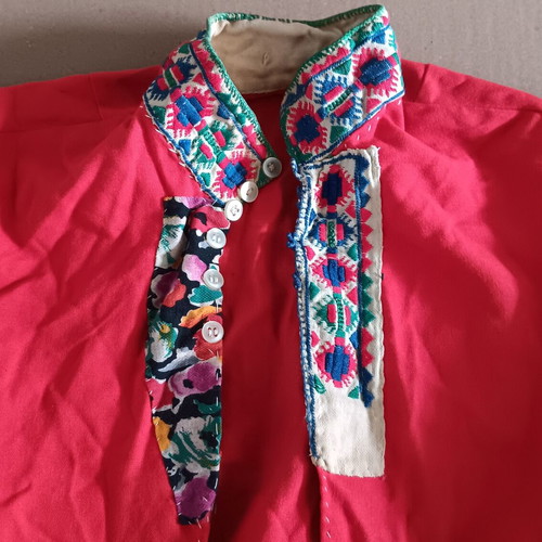 Traditional costume shirt collectible used, red, size 44