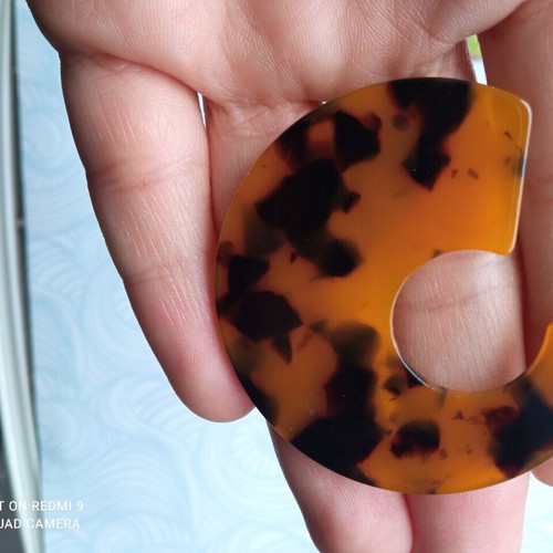Earrings like new, pack of 2 pairs multicolored, wood and resin