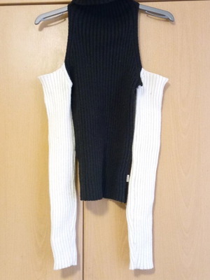 Iso women's off-shoulder pullover like new, size S, M, black with beige sleeves