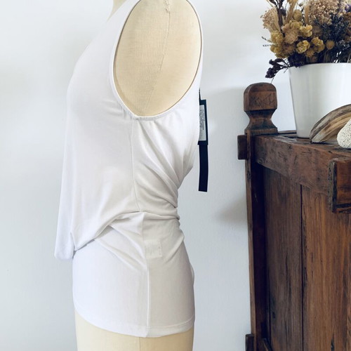 Kai-aakmann asymmetrical blouse new, white