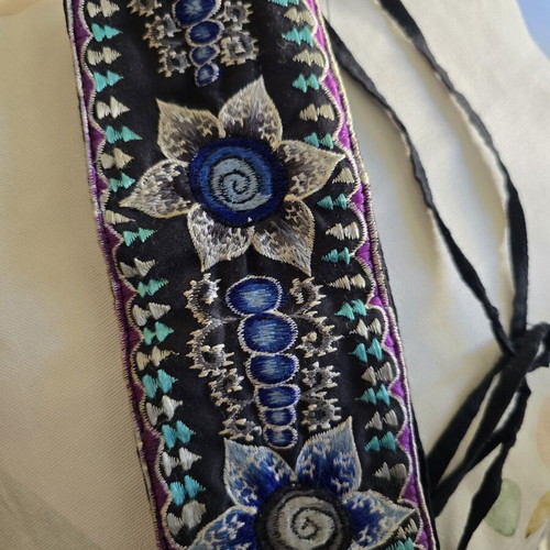 Vintage belt with laces and inner pocket like new, adjustable, black multicolor
