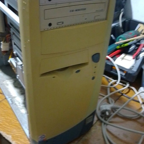 Retro computer set Pentium 4 Windows XP used with Sony 15" monitor and Microsoft keyboard