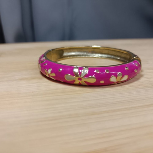 Metal bracelet with gold flowers, fuchsia
