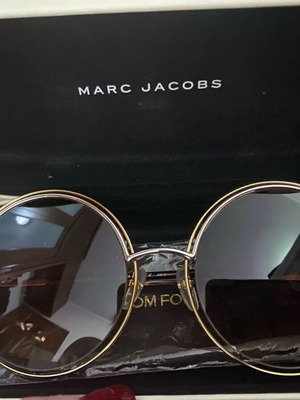 Marc Jacobs round sunglasses with gold frame like new