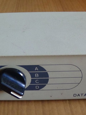 Data Switch 4 θυρών χειροκίνητο μεταχειρισμένο, υποδοχές DB25 θηλυκές