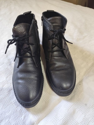 Luigi leather women's ankle boots size 38 like new, black