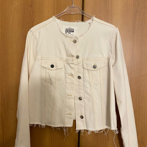 Zara denim jacket new, white, short with frayed edges