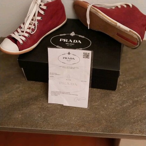 Prada women's leather ankle boots size 40 like new, burgundy