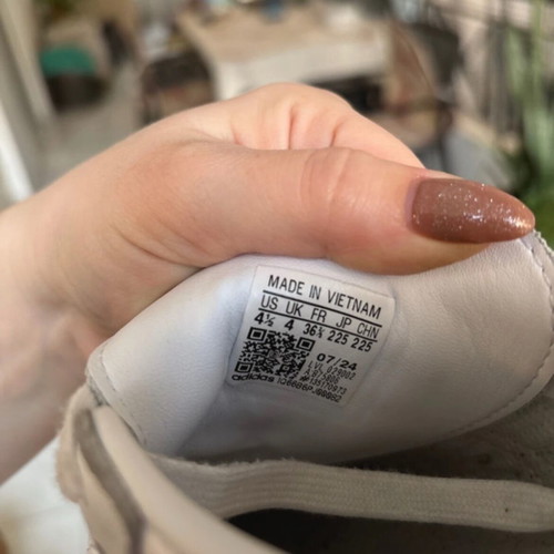 Samba 36 2/3 athletic shoes like new, black and white