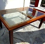  Πωλείται τραπέζι από μασιφ ξύλο και γυαλί. Διαστάσεις 1.65 Χ 1.13. Τιμή 120 ευρώ.