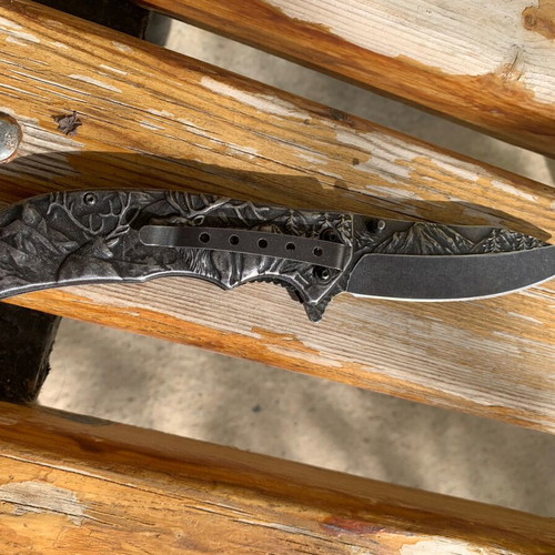 Folding knife with animal design used with blade lock