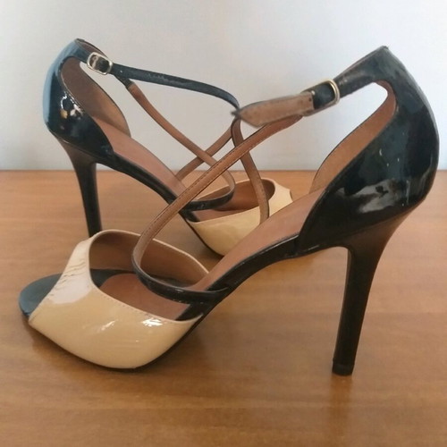 Vicenza patent leather sandals like new, beige and black, size 39