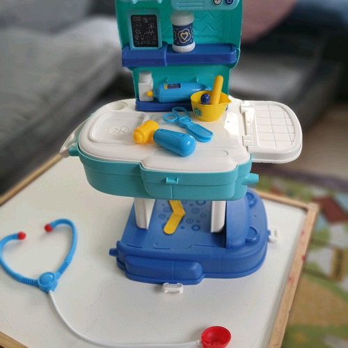 Doctor playset with backpack