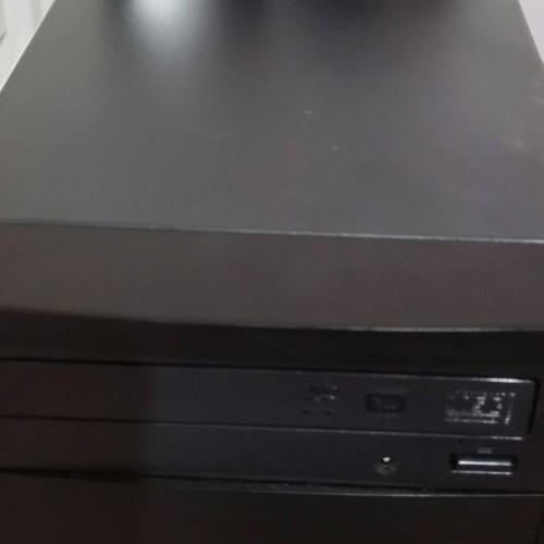 Desktop PC AMD Ryzen 3 PRO 3200G with 8GB RAM and 240GB SSD, like new