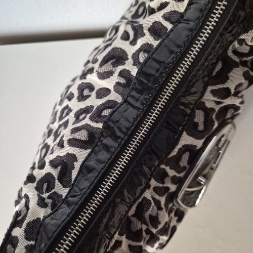 Guess Vintage Y2K Baguette Shoulder Bag like new, black and white