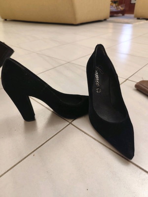 Velvet pumps like new, size 37, ten centimeters heel