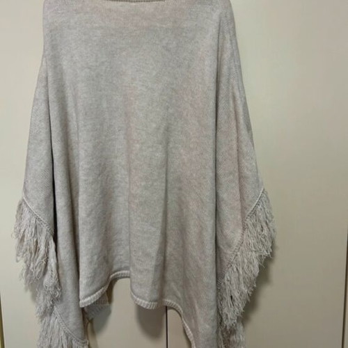 Accessorize poncho like new, beige, one size