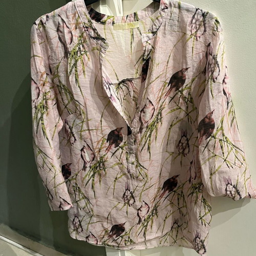 Women's pink shirt-blouse like new with bird patterns
