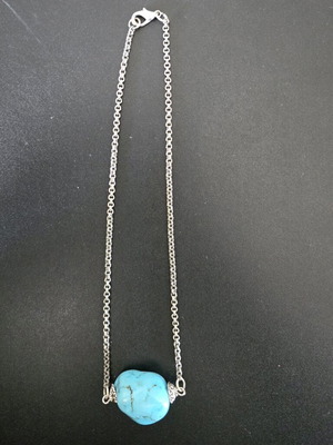 Metal chain necklace with turquoise stone like new