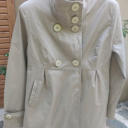 Cotton trench coat lined with padding size M like new, beige