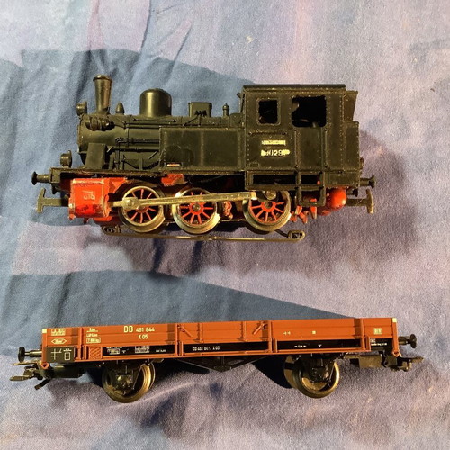 Marklin 3029 steam locomotive set with wagons and rails used