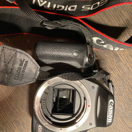 Canon eos 450 Camera like new, body only with battery and charger