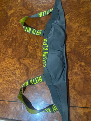Καινούργιο μαγιό top Calvin Klein σε μέγεθος XS