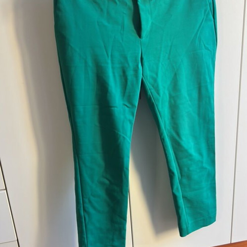 Stradivarius green pants with black belt like new, EU 40