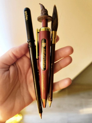 Harry Potter Hogwarts stationery set with 2 pens and 1 pencil