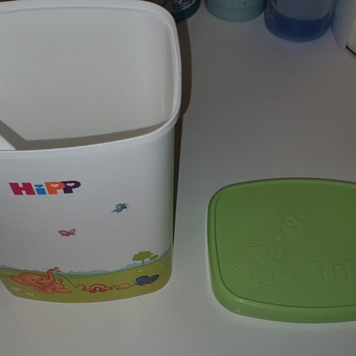 Hipp milk storage container