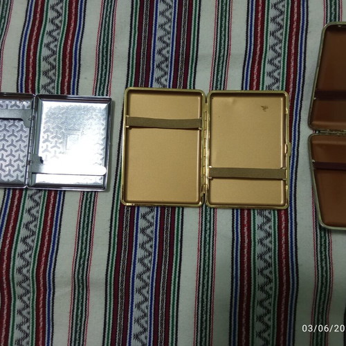 Tobaccopouches like new, 1 metal and 2 leather