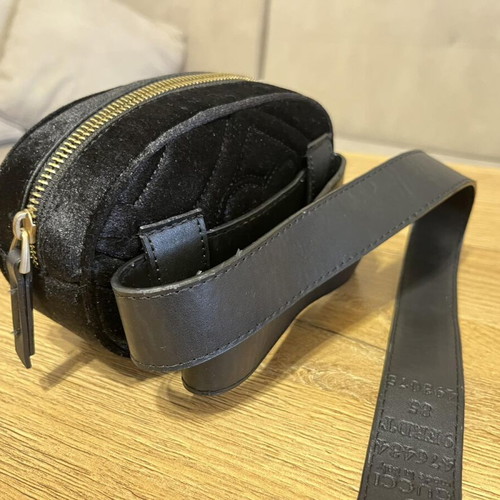 Velvet waist bag like new, black