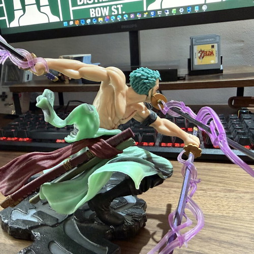 Roronoa Zoro figure like new with three swords and extra head