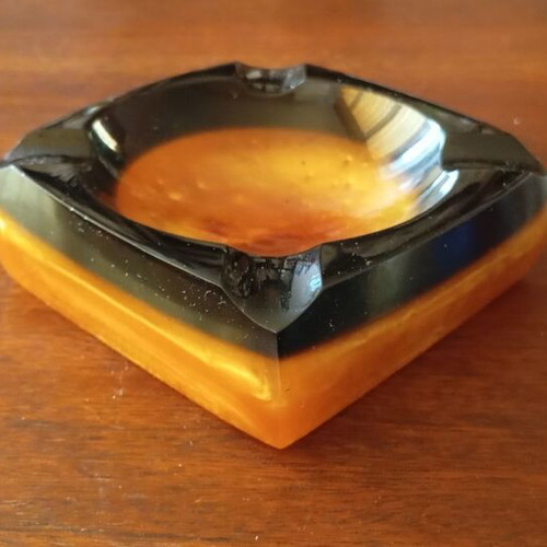 Vintage two-tone Catalin ashtray like new