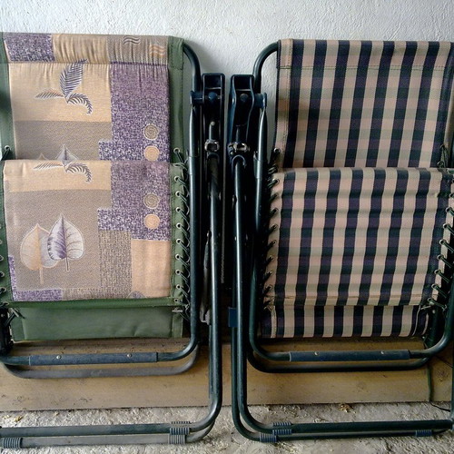 Folding sun loungers like new, set of three with lumbar cushions