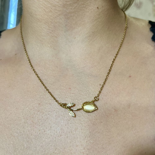 Rose necklace gold color like new