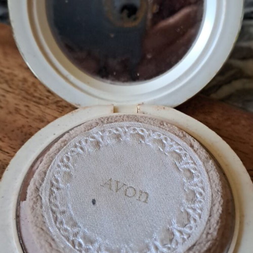 Avon vintage powder from the 70s used in good condition