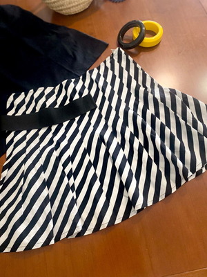 Armani Jeans short skirt like new, black and white, size M