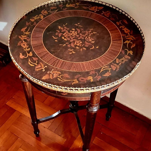 Vintage 1960 Victorian Style Side Table like new