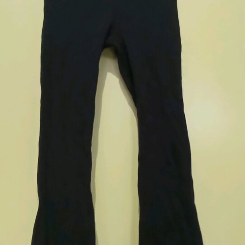 Sisley kids black leggings like new, flared hem size 6 years
