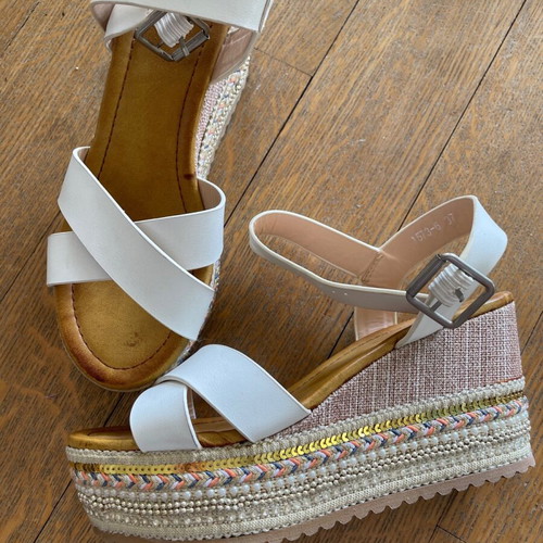 White platform sandals size 37, worn only once, vegan leather
